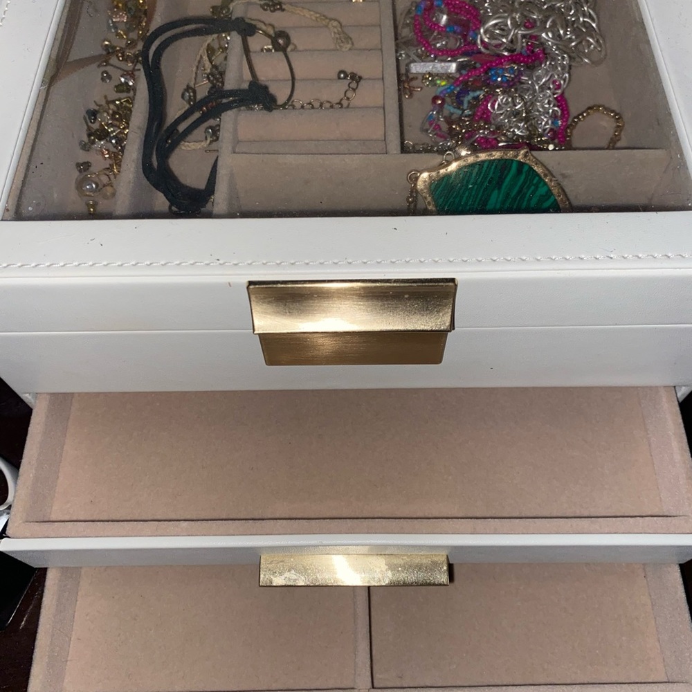 Jewelry box (white)